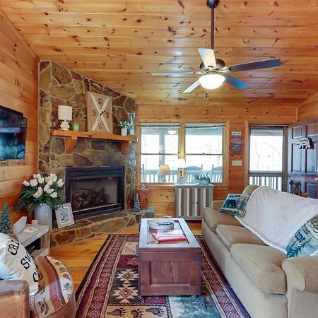 Blue Ridge Cozy Cabin In The Woods With Hot Tub! Exterior photo
