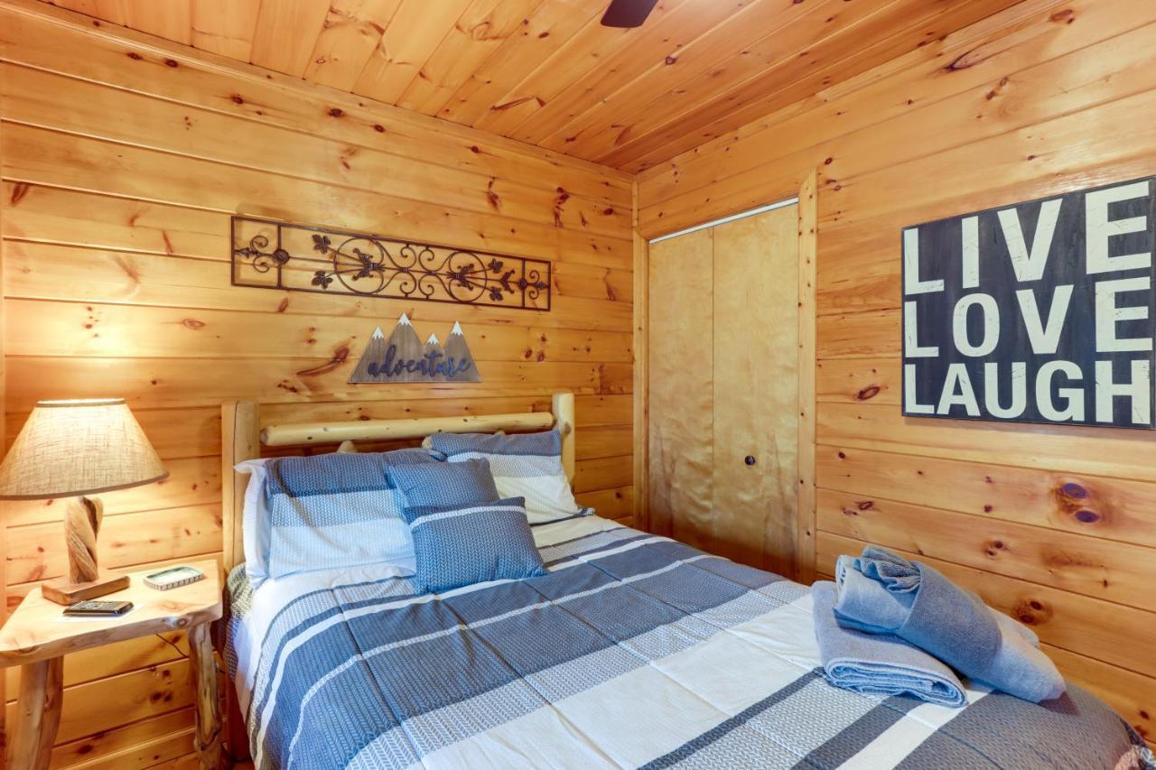 Blue Ridge Cozy Cabin In The Woods With Hot Tub! Exterior photo